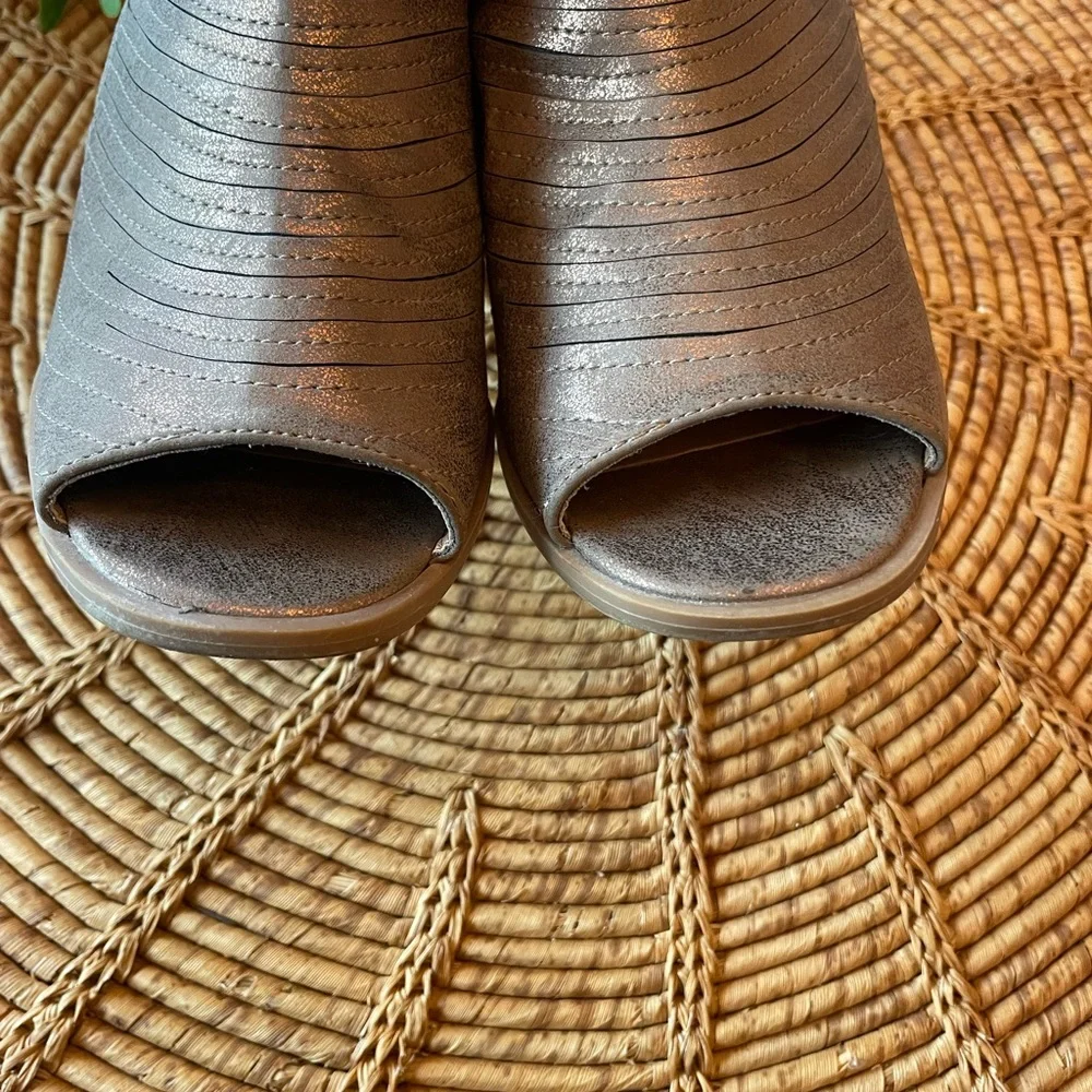 Chinese Laundry Metallic Copper Tone Peep Toe Block Heels - Picture 5 of 14